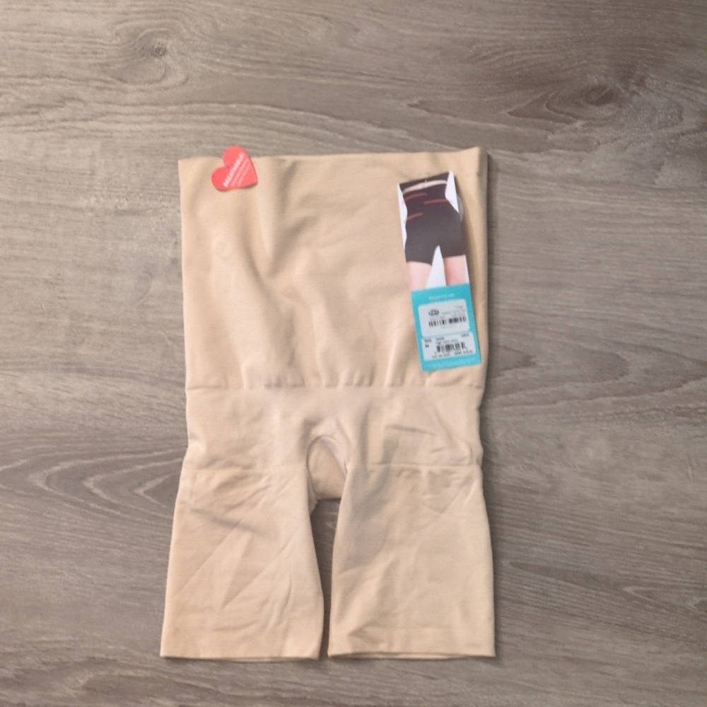 Assets by Spanx high waisted shaping shorts size medium